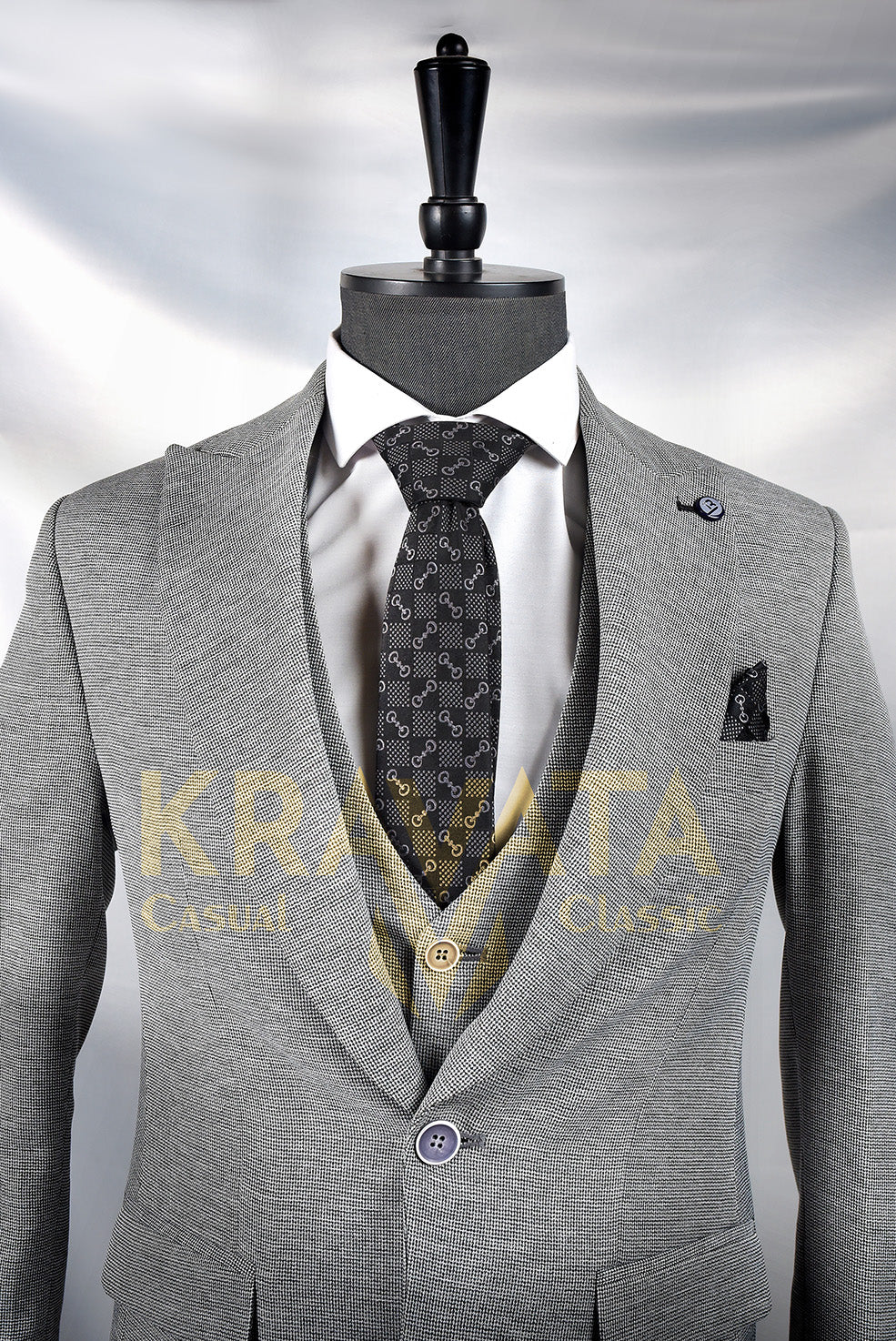 Men's formal suit in gray with a modern design